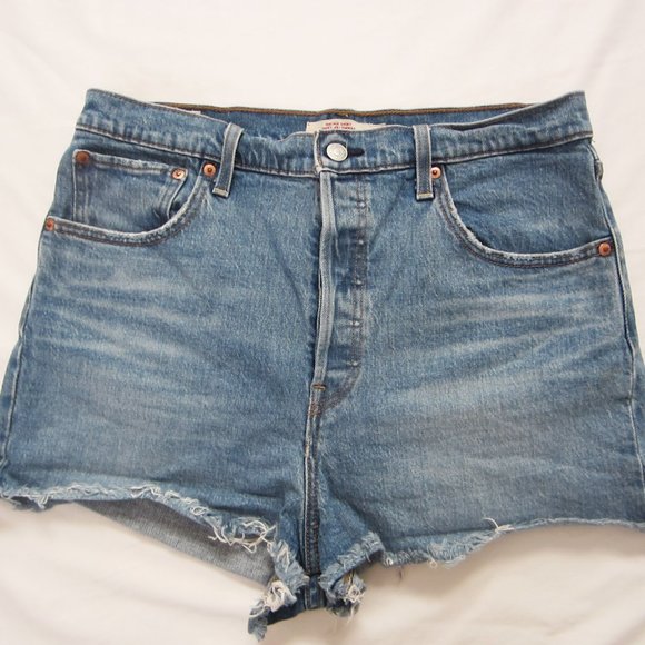 Levi's Ribcage Denim High Rise Shorts - Picture 1 of 5